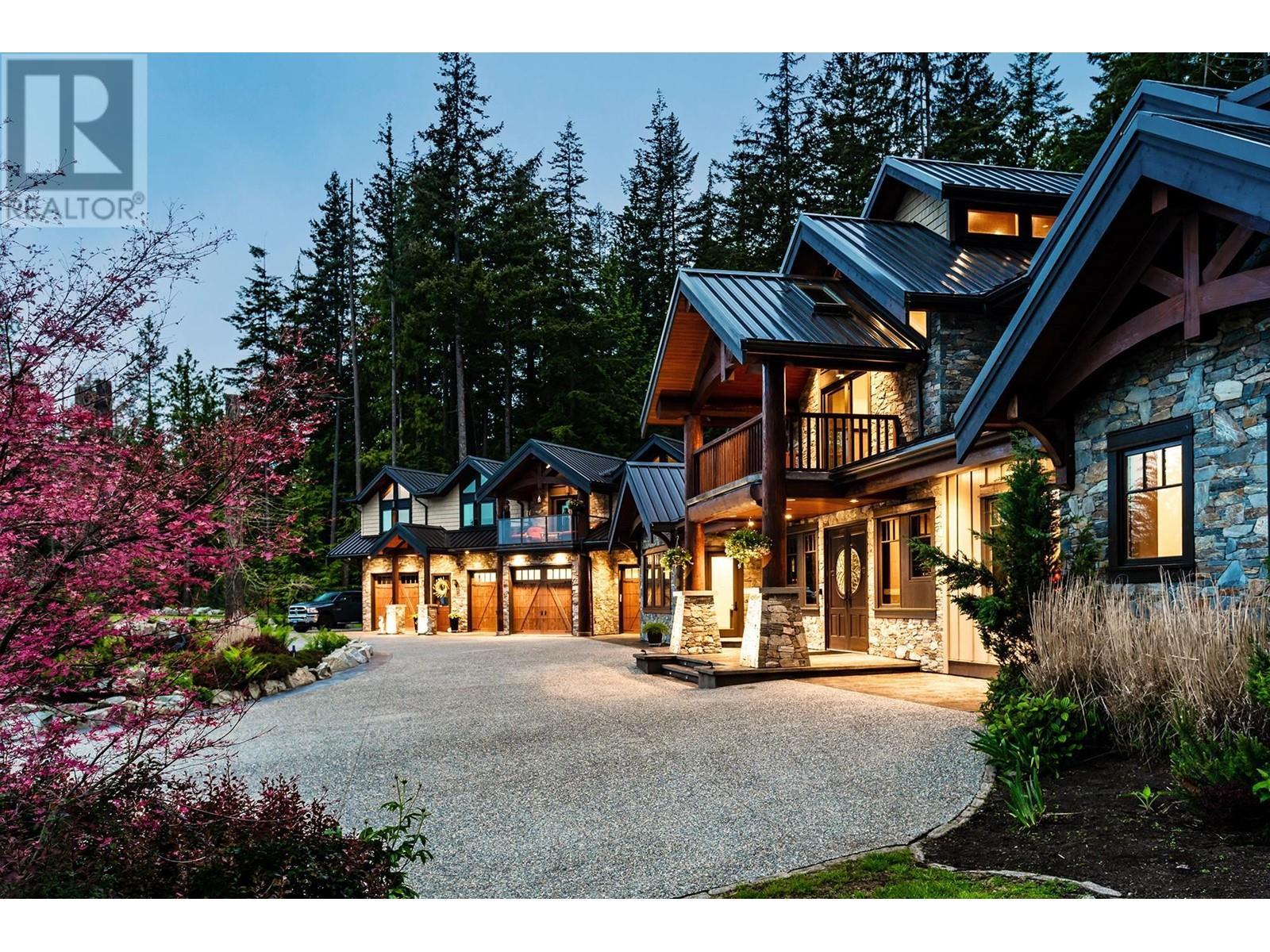 3299 Black Bear Way, Anmore
