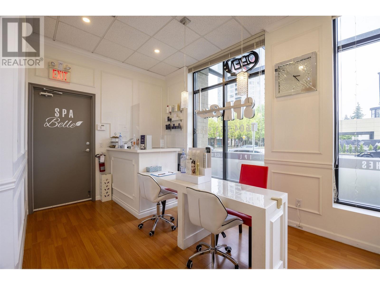 101 6983 Kingsway, Burnaby
