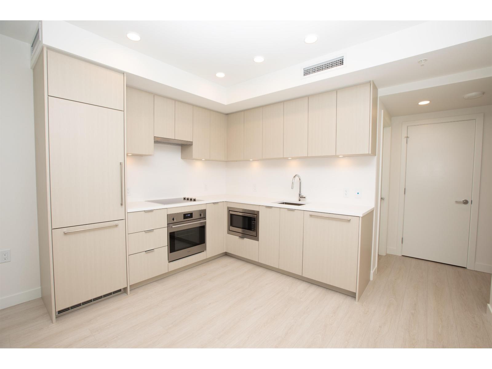 2206 13675 107A Avenue, Surrey