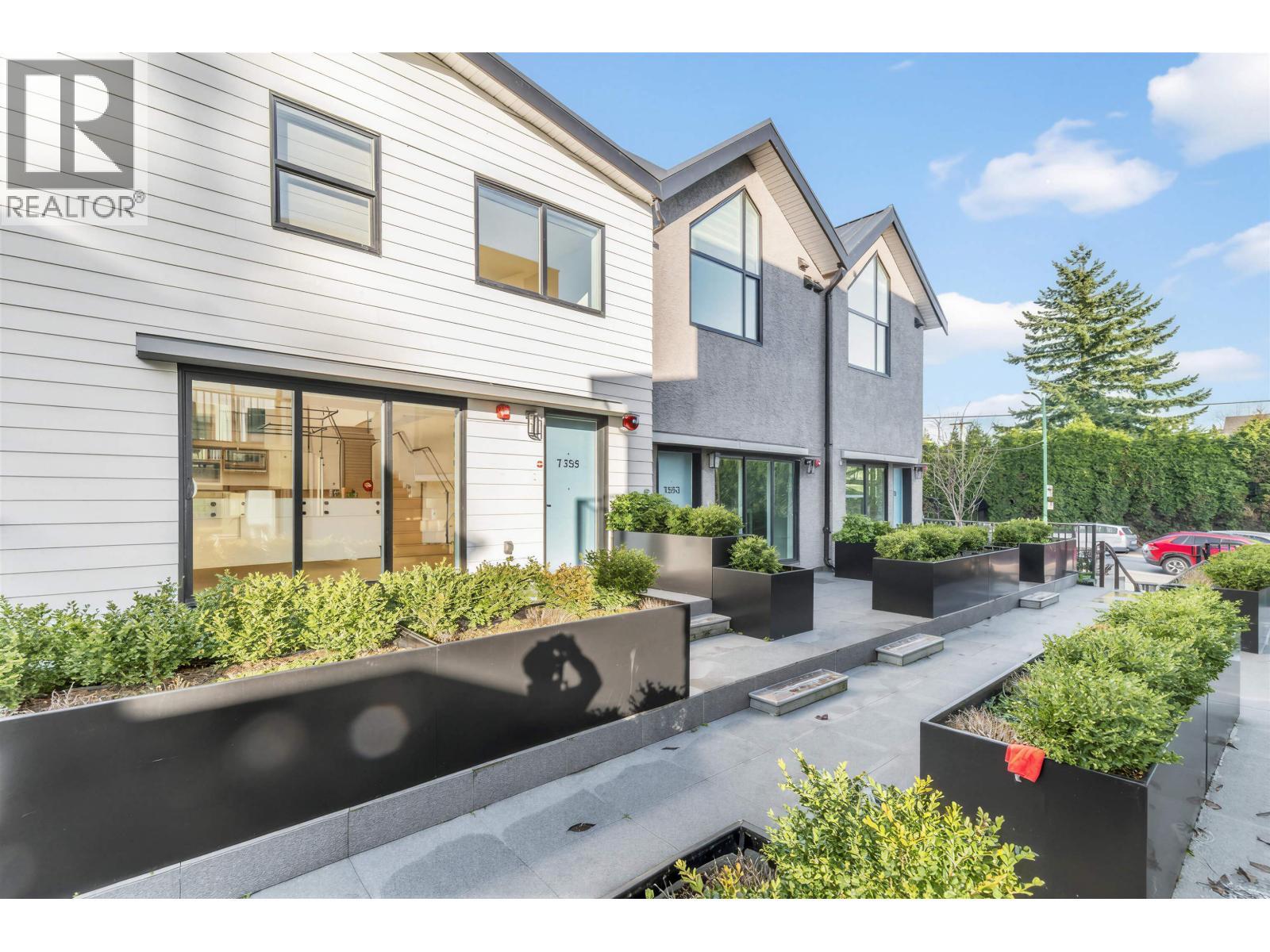7353 Oak Street, Vancouver