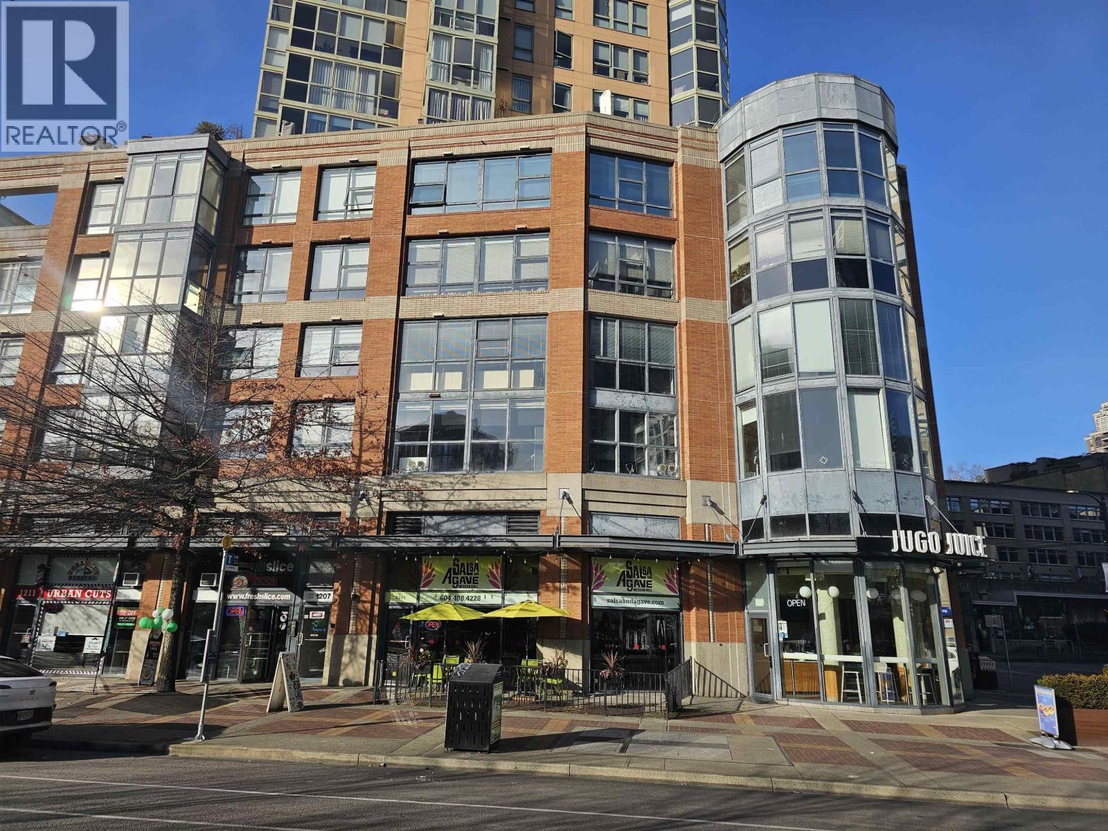 300 1207 Pacific Boulevard, Vancouver