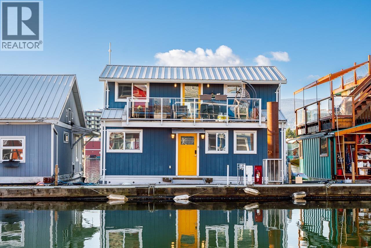 A015 415 Esplanade Avenue, North Vancouver