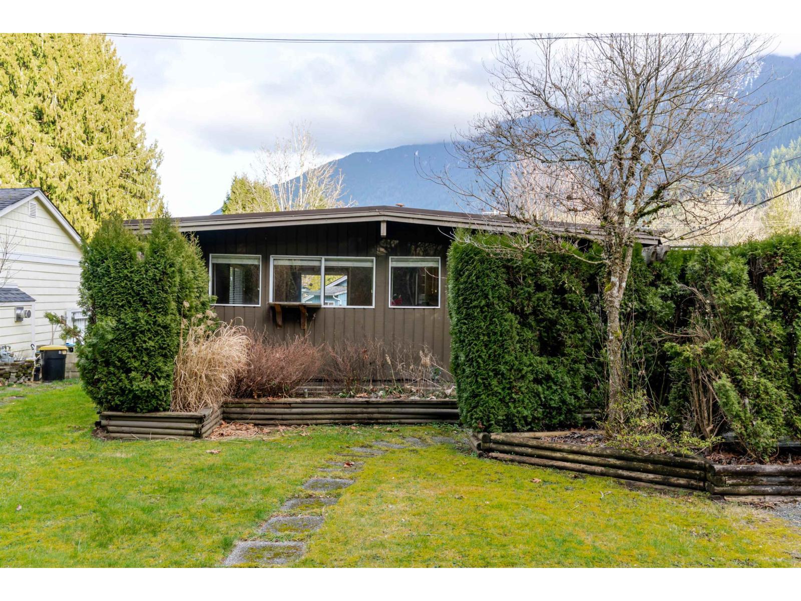 1876 Vera Road, Lindell Beach