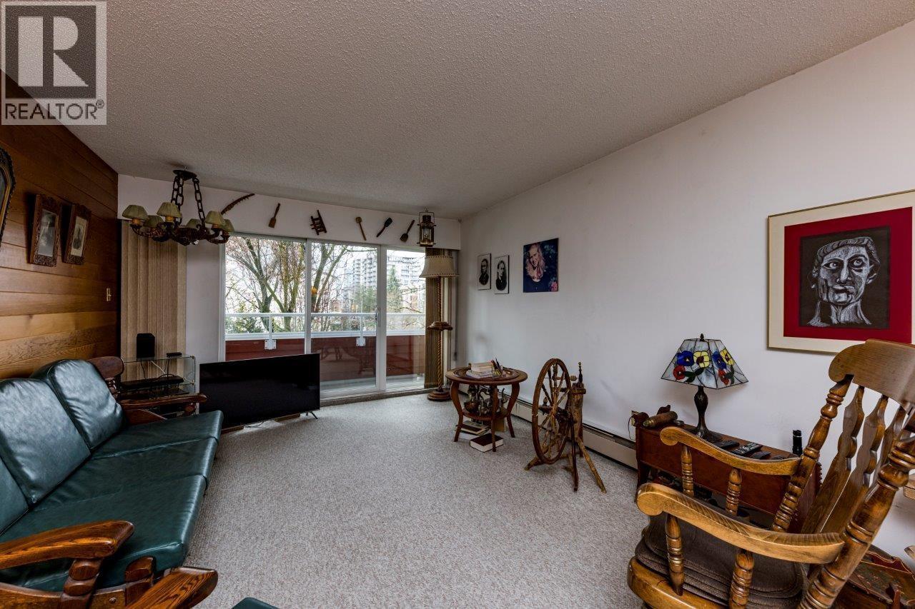 302 250 W 1ST Street, North Vancouver