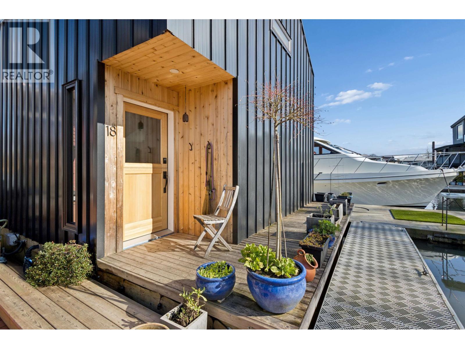 4345 W River Road, Ladner