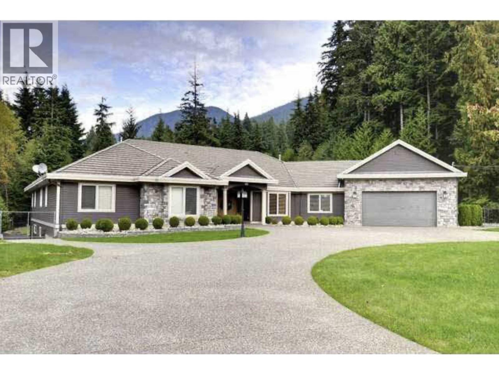 815 Spence Way, Anmore