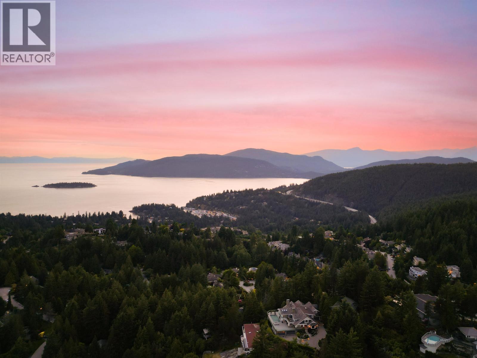1 4665 Woodridge Place, West Vancouver