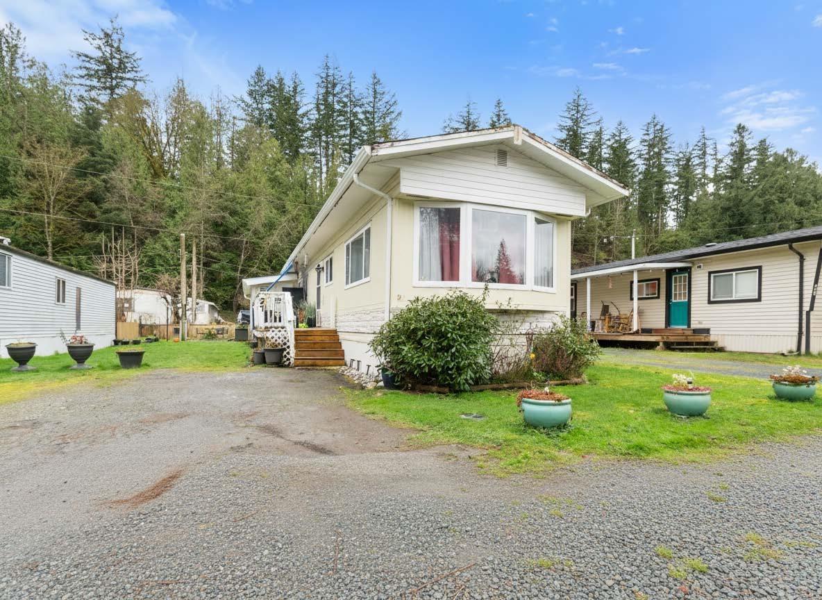 27 3942 Columbia Valley Road, Cultus Lake