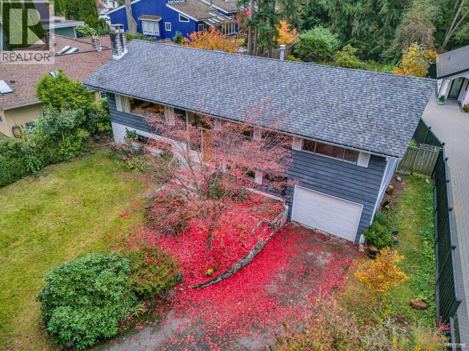 4578 Capilano Road, North Vancouver