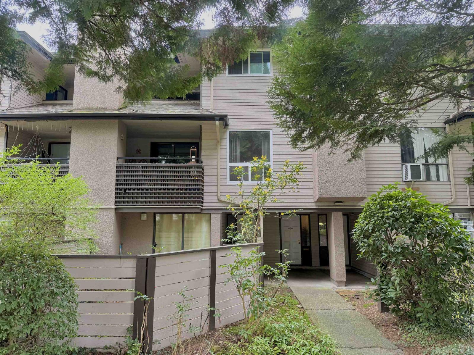 10589 Holly Park Lane, Surrey