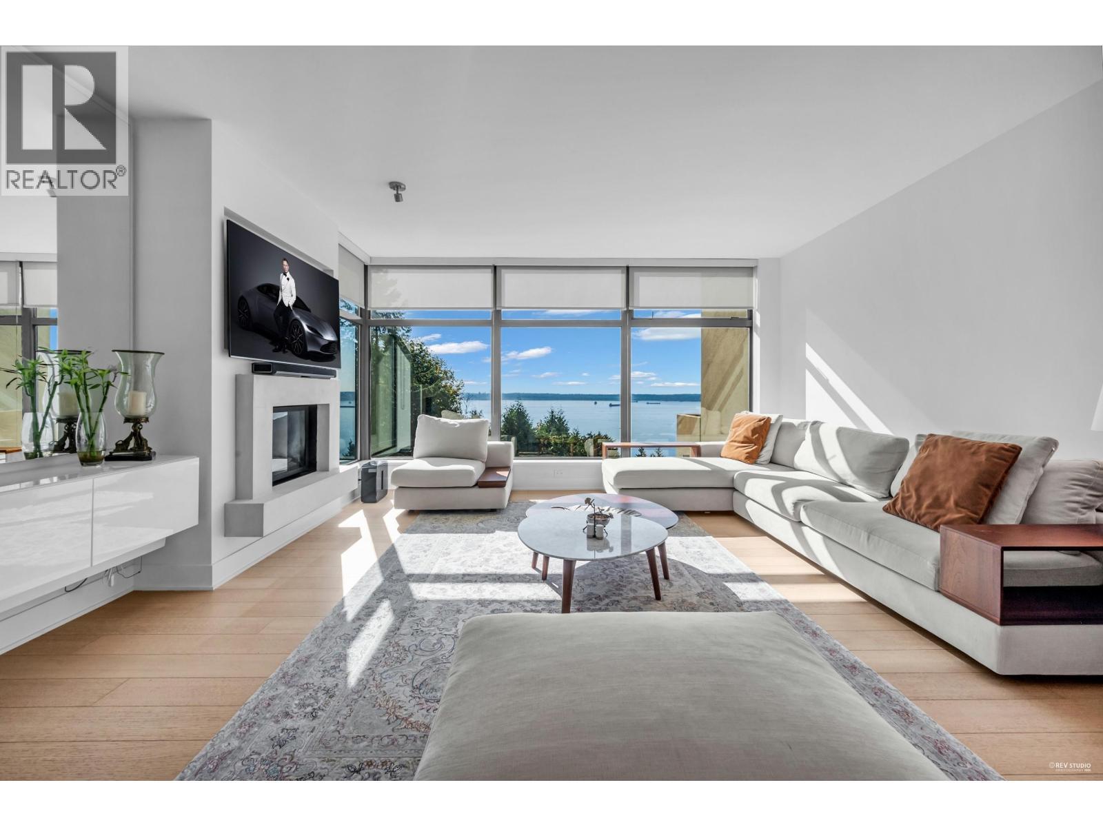401 3315 Cypress Place, West Vancouver