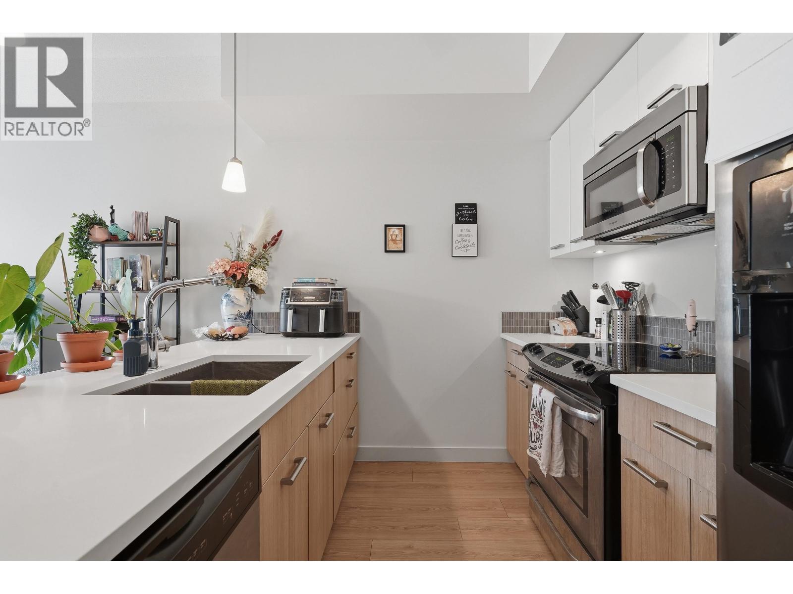 304 2214 Kelly Avenue, Port Coquitlam