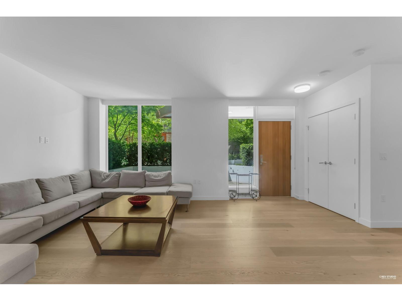 TH8 1439 George Street, Surrey