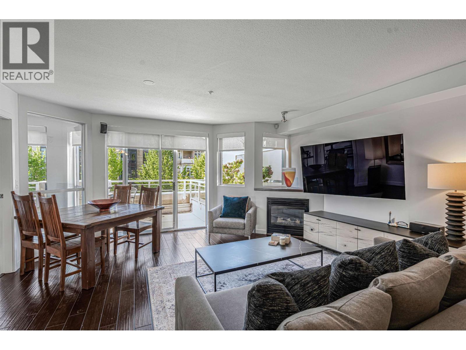 207 122 E 3RD Street, North Vancouver