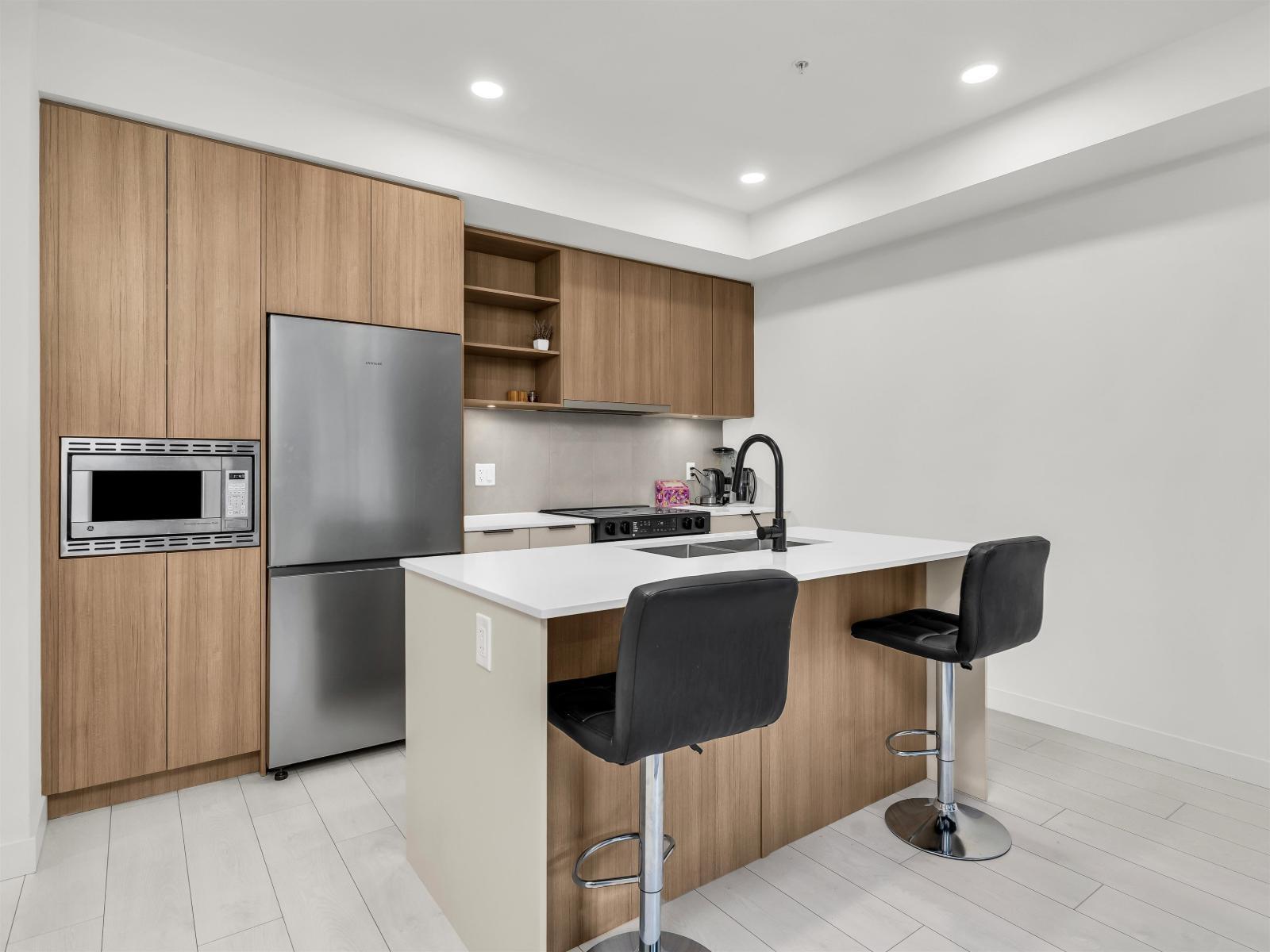 204 13439 94A Avenue, Surrey