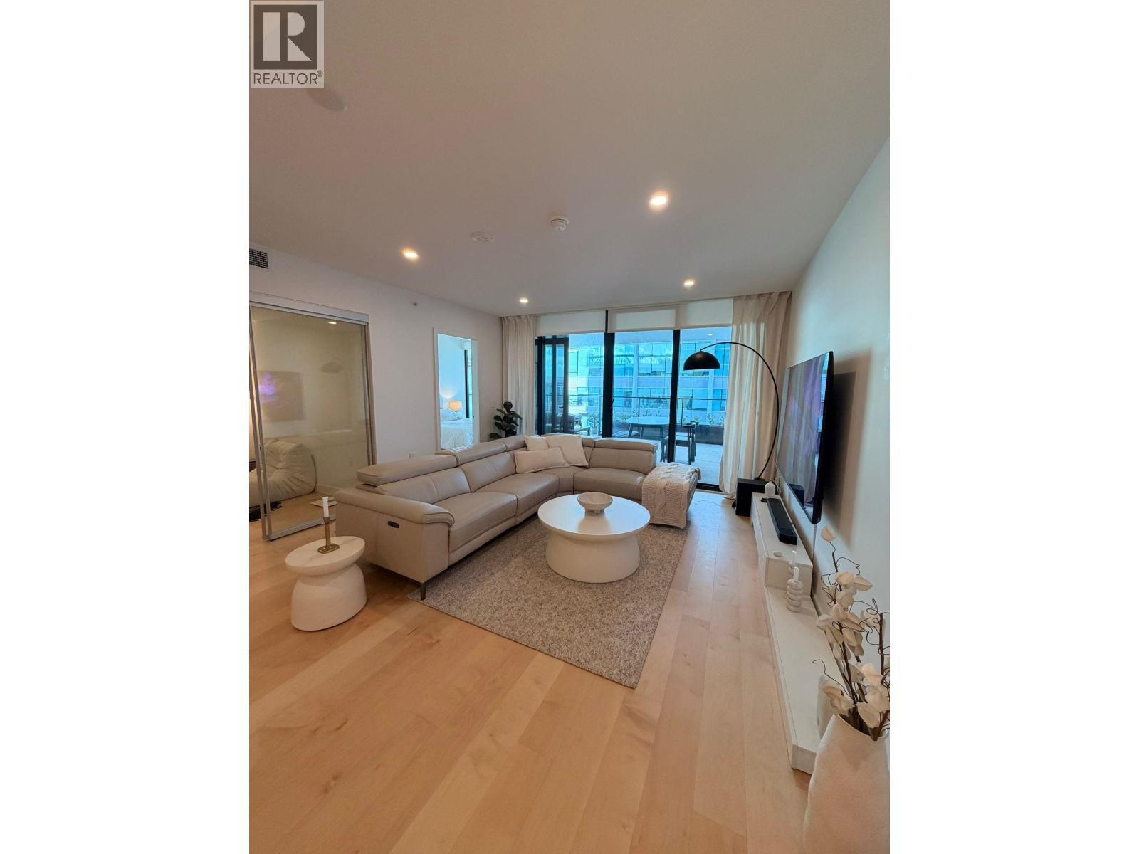 515 135 E 13TH Street, North Vancouver