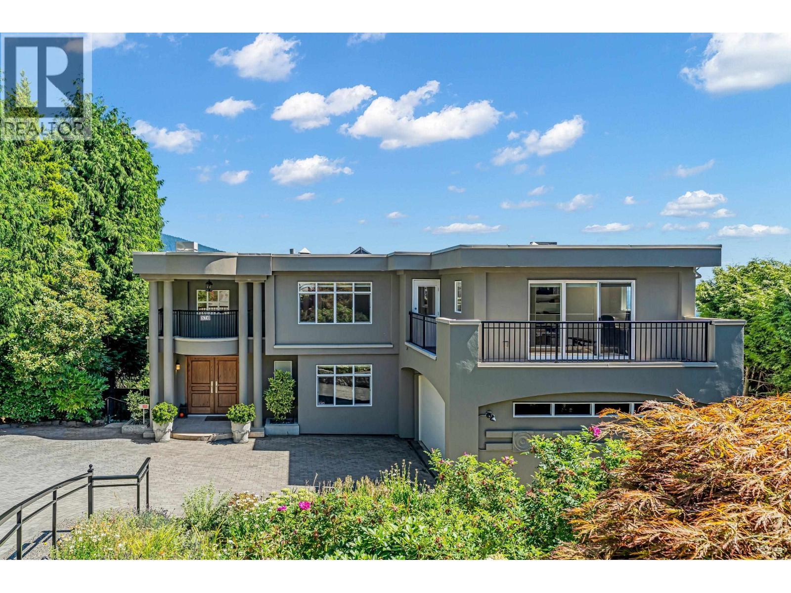 574 St. Andrews Place, West Vancouver