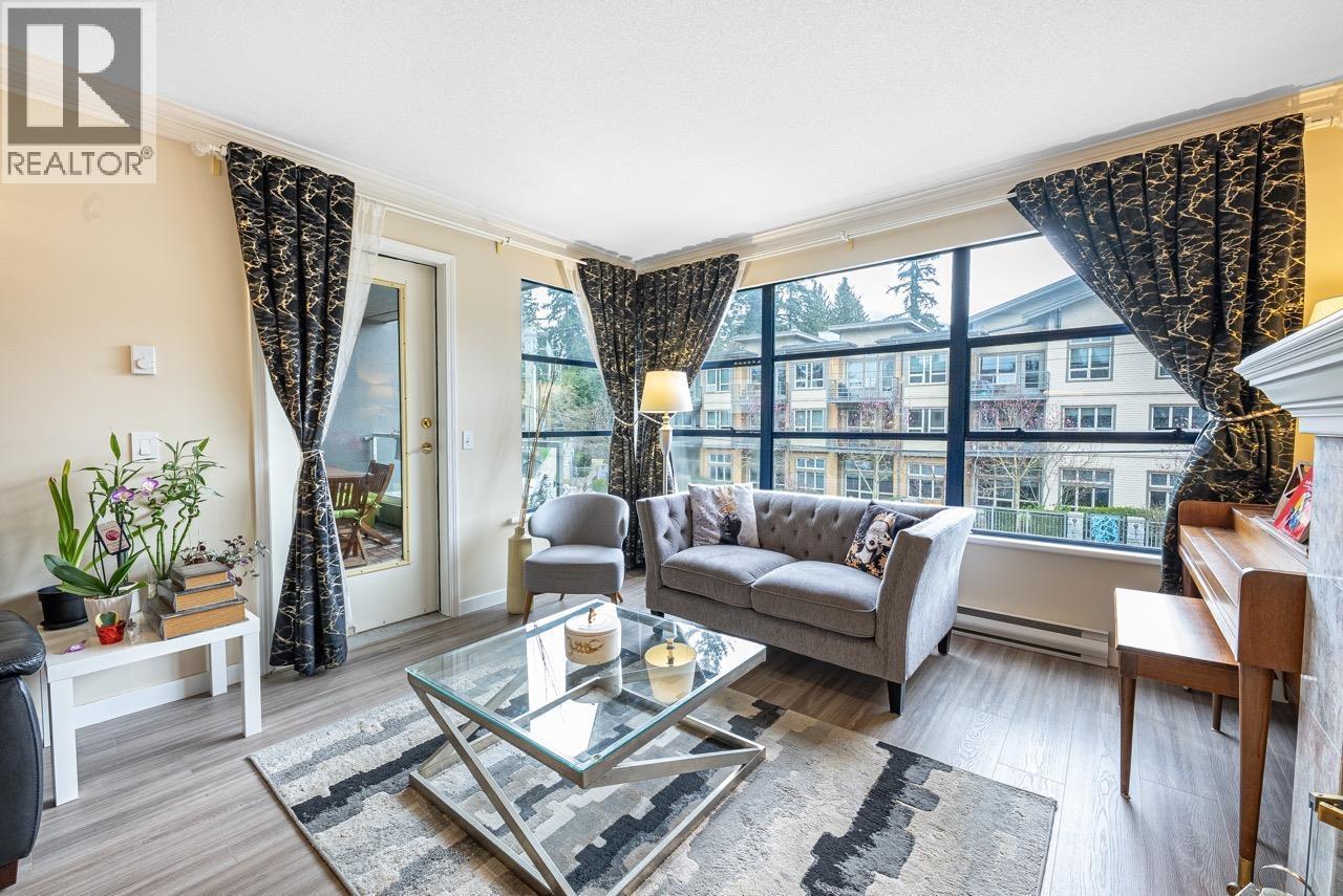 206 3151 Woodbine Drive, North Vancouver