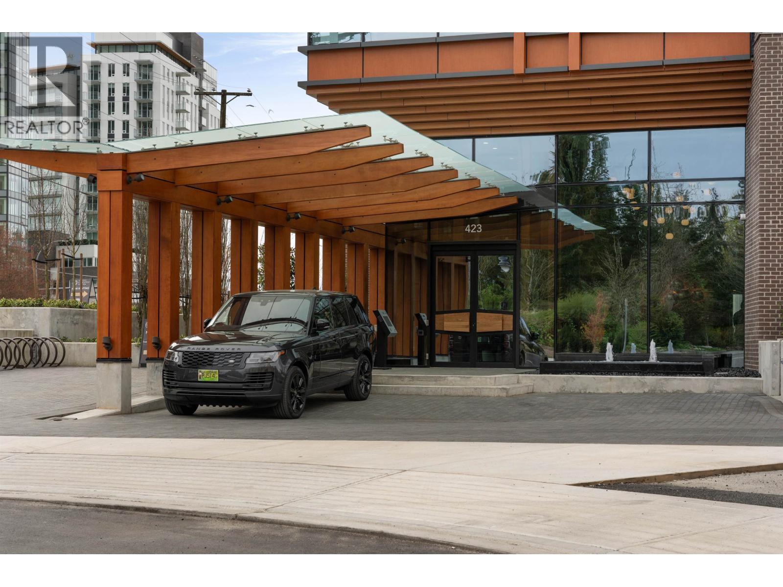305 423 6TH Street, West Vancouver