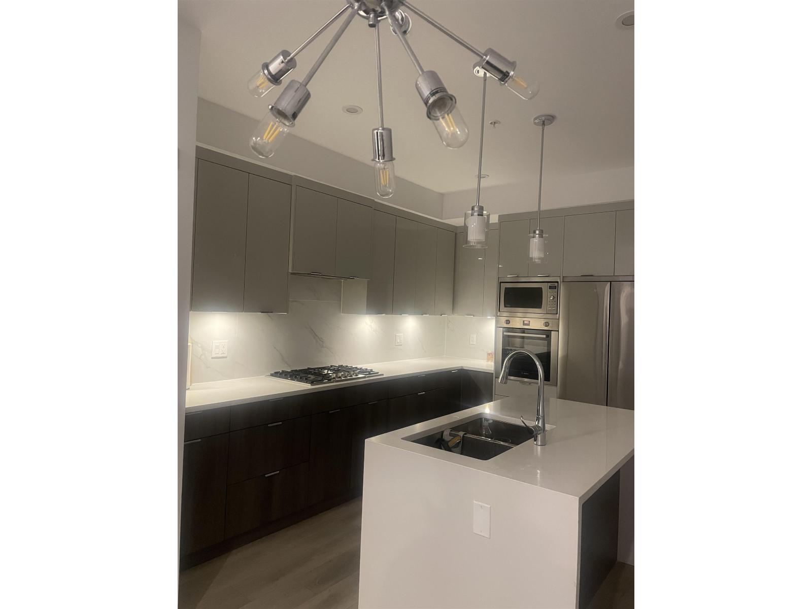 406 14438 72 Avenue, Surrey