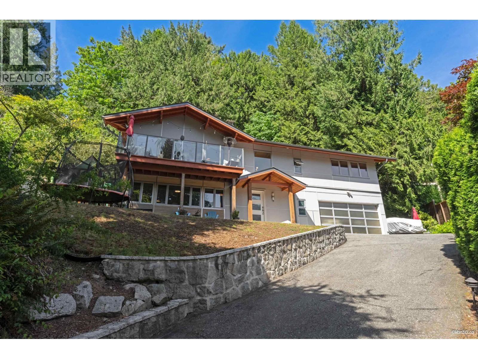 3907 Bayridge Place, West Vancouver