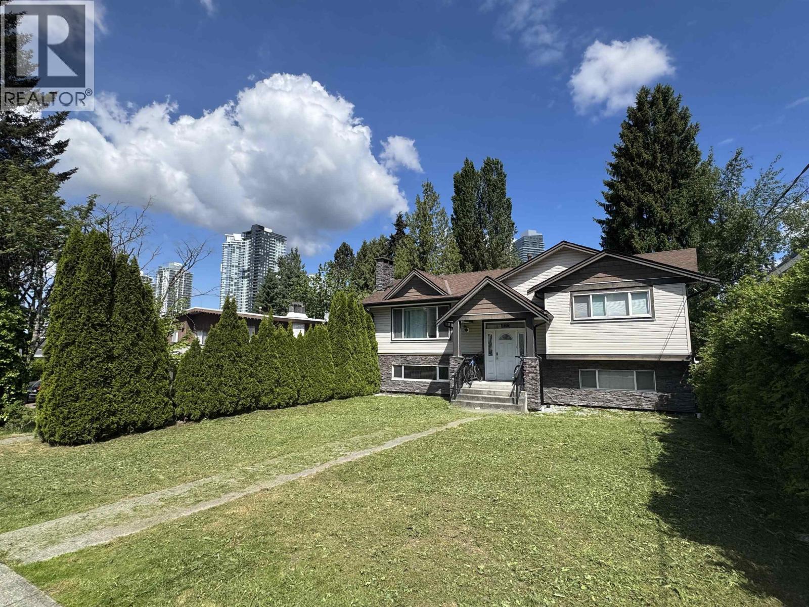 589 Foster Avenue, Coquitlam