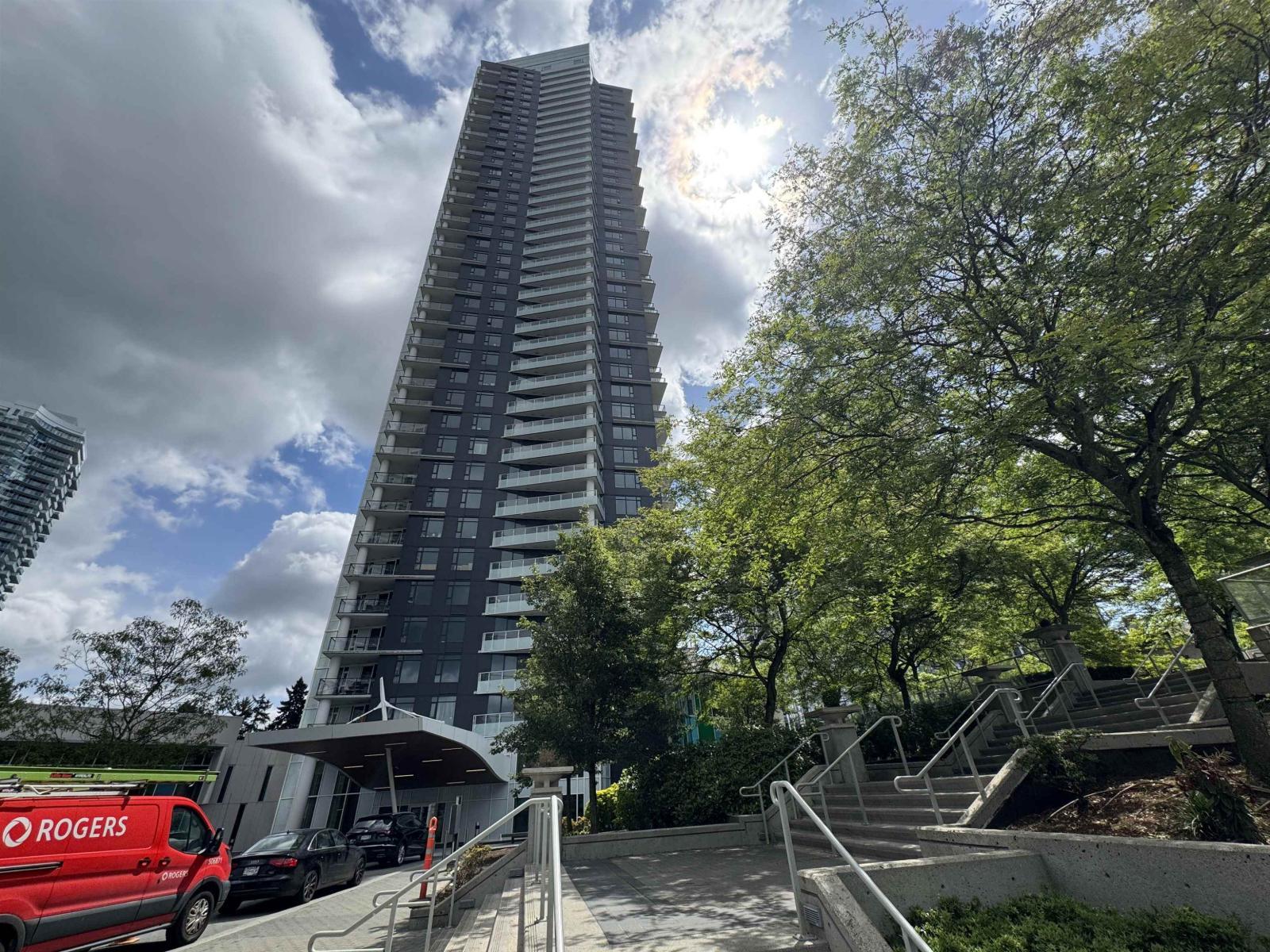 2604 9887 Whalley Boulevard, Surrey