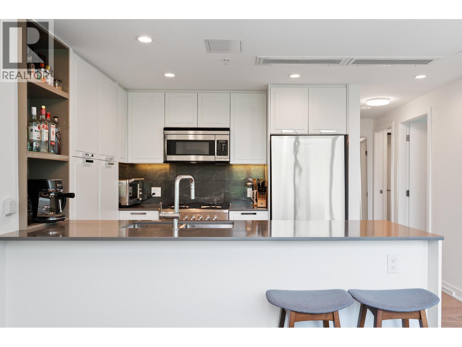 807 1401 Hunter Street, North Vancouver