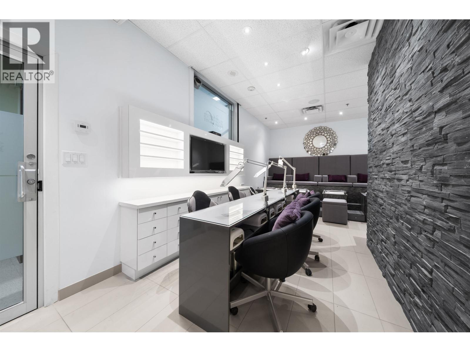L15 955 Hornby Street, Vancouver