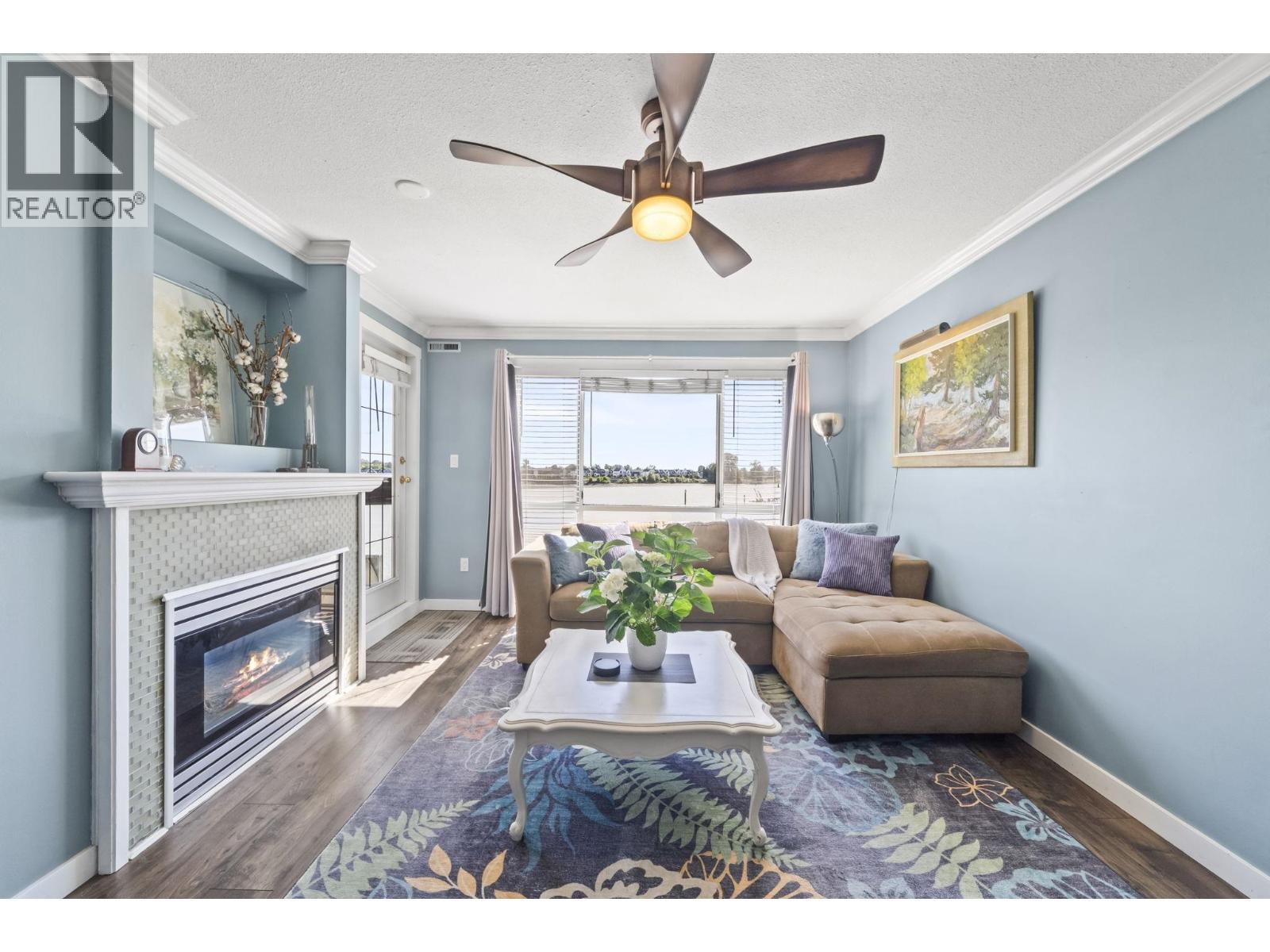 312 6 Renaissance Square, New Westminster