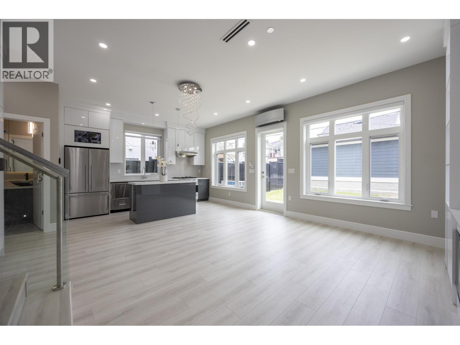 2 5808 Lanark Street, Vancouver