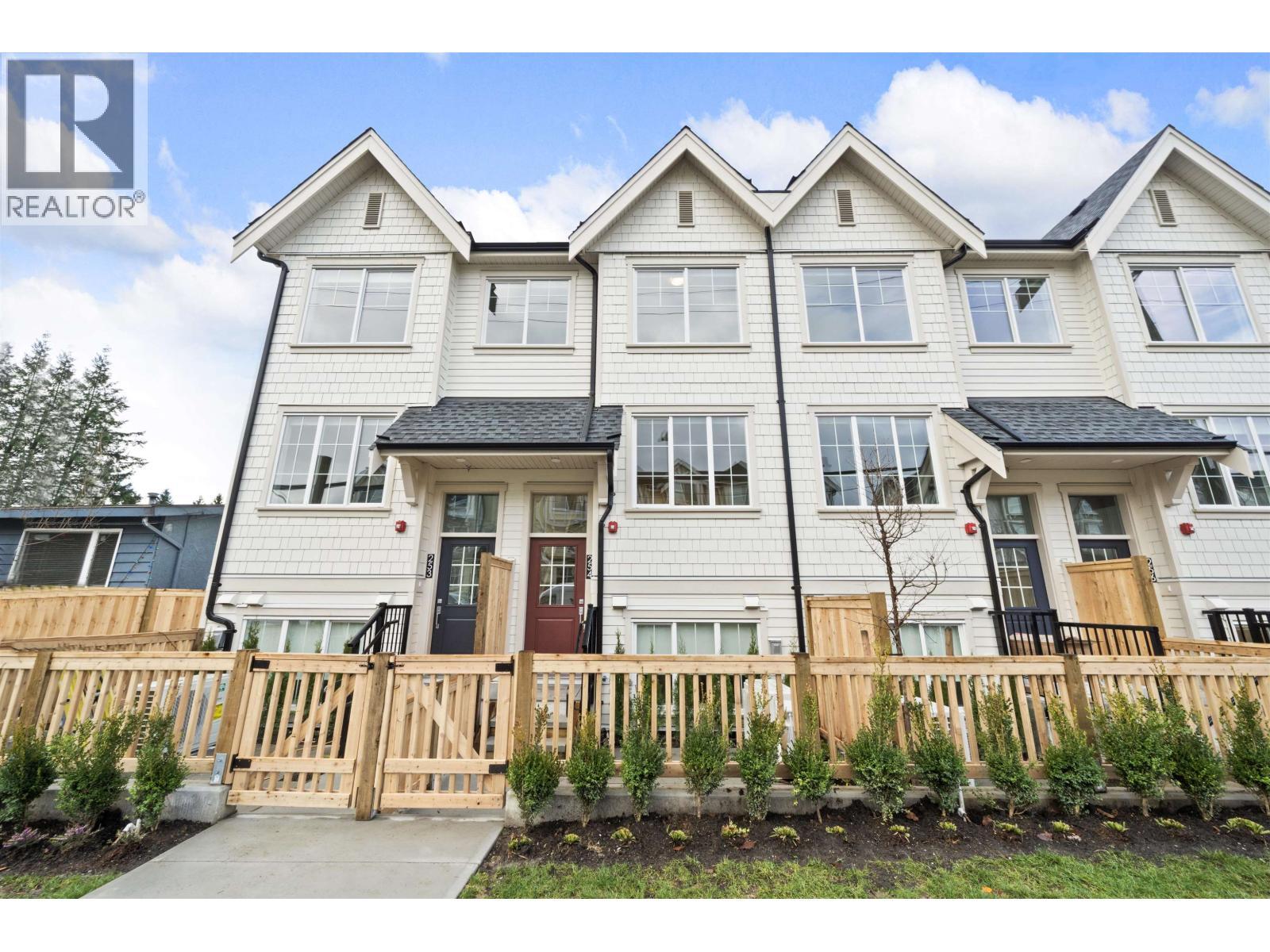 254 720 Robinson Street, Coquitlam