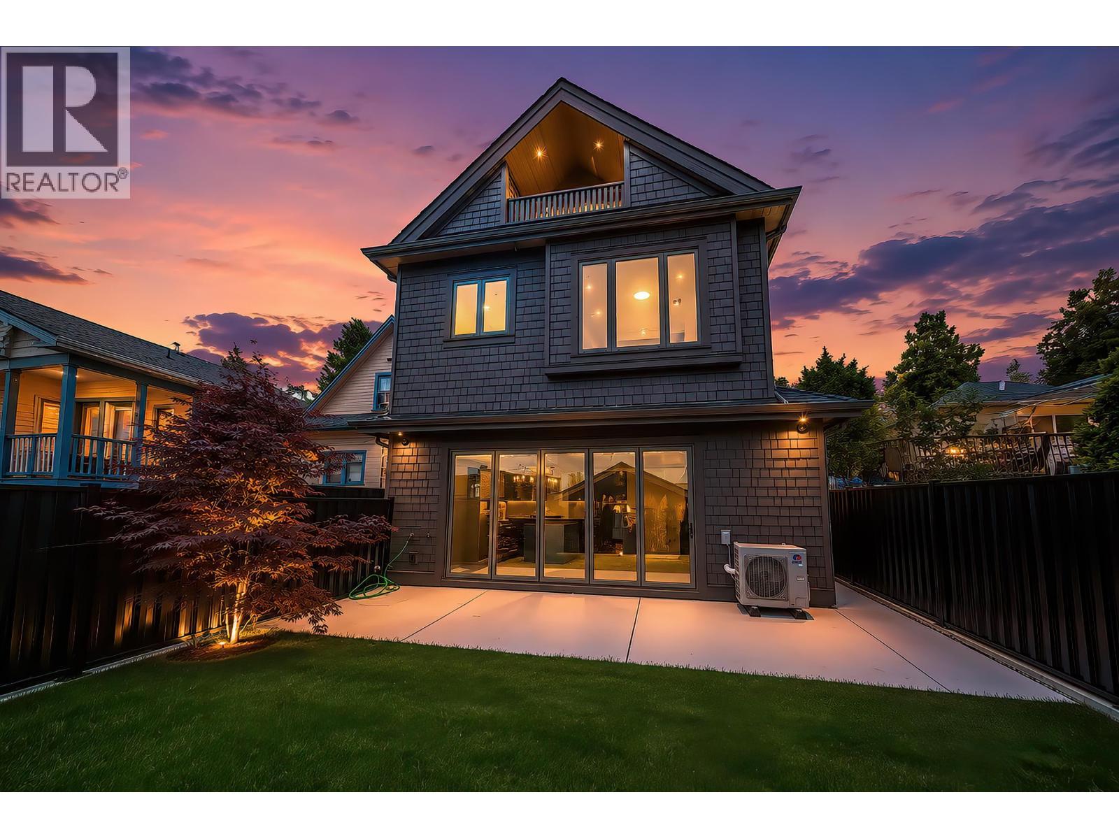 2 847 E 10TH Avenue, Vancouver
