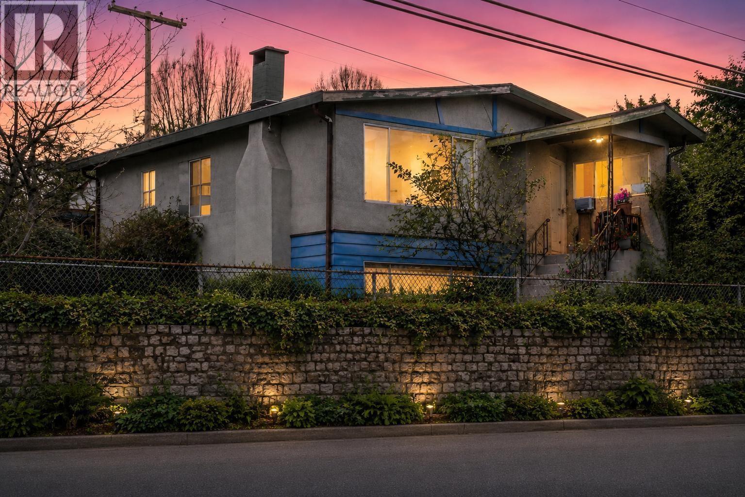 3141 E Broadway, Vancouver