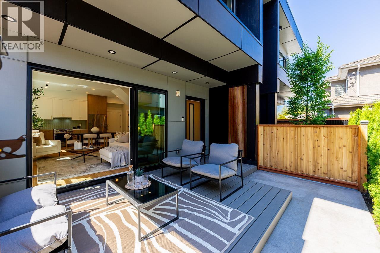 1 678 E 22ND Avenue, Vancouver