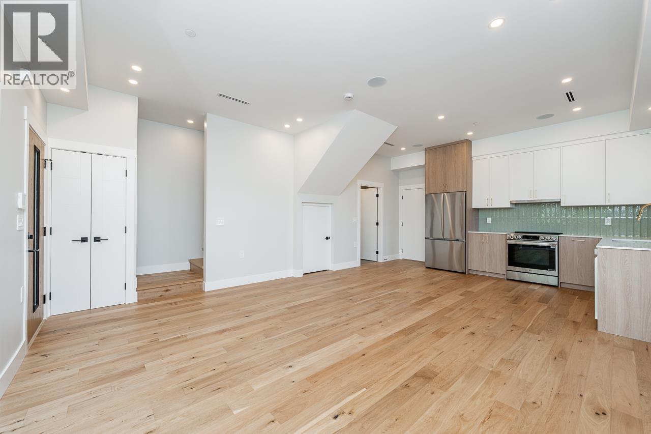 2 678 E 22ND Avenue, Vancouver