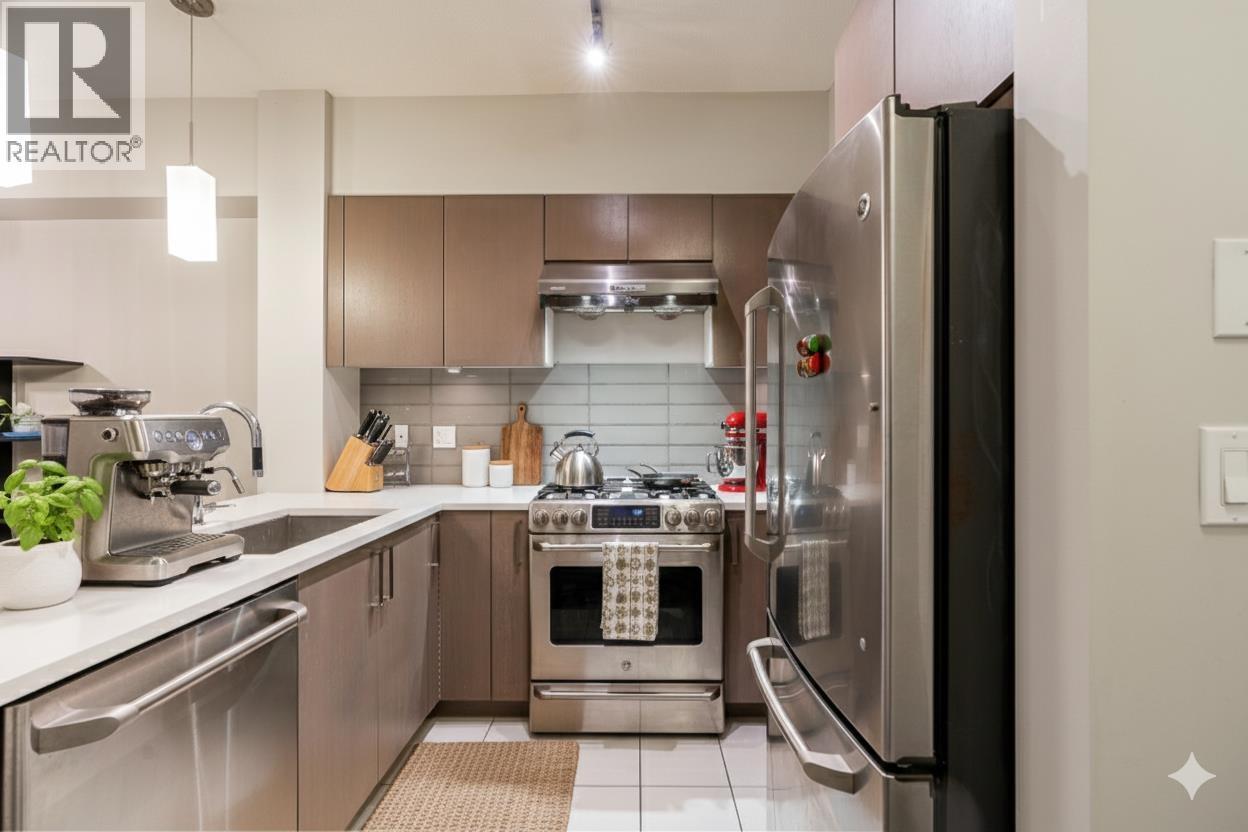 703 10033 River Drive, Richmond