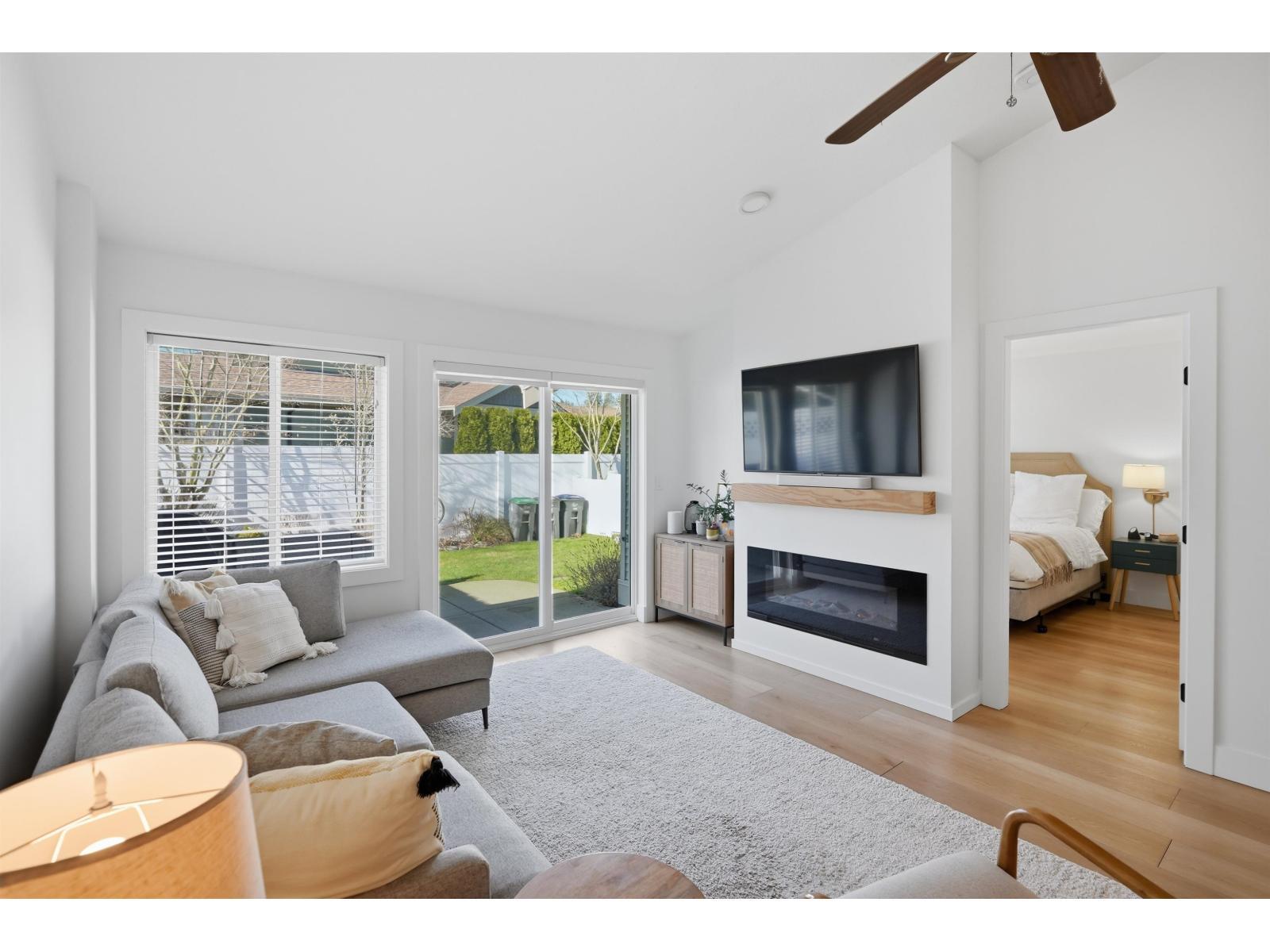 34 17516 4 Avenue, Surrey