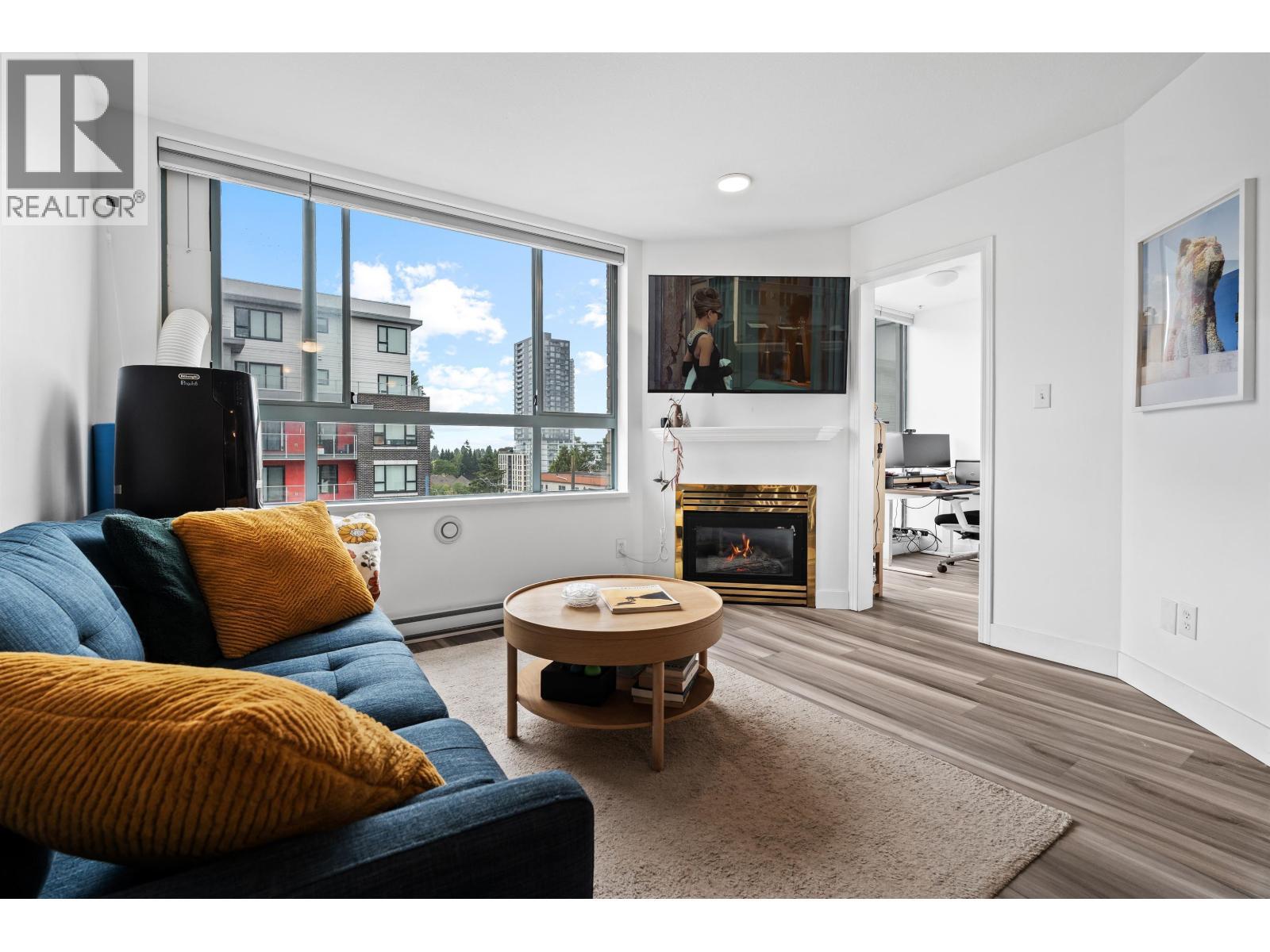 302 5818 Lincoln Street, Vancouver