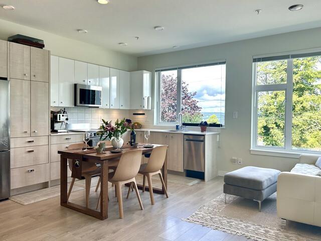 210 10838 Whalley Boulevard, Surrey