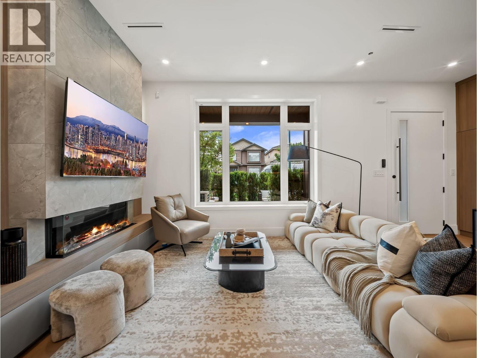1- 2547 E 2ND Avenue, Vancouver