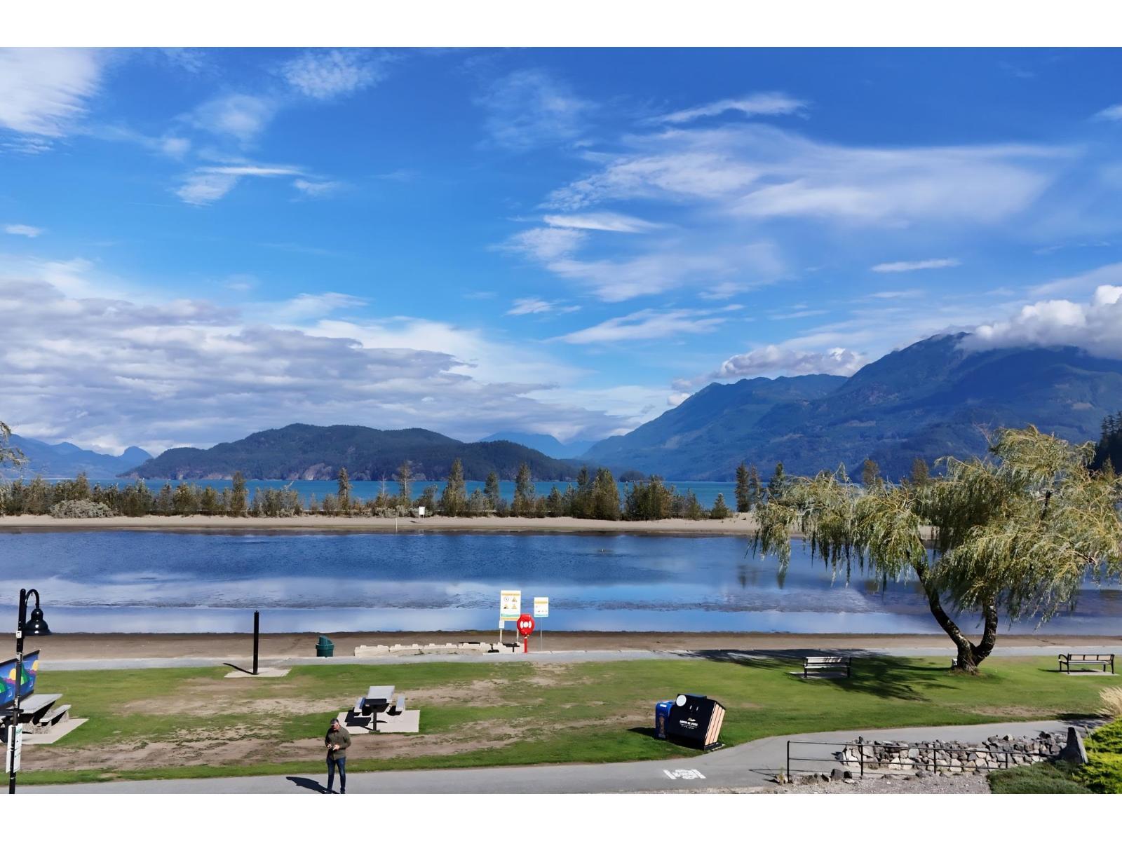 320 378 Esplanade Avenue, Harrison Hot Springs