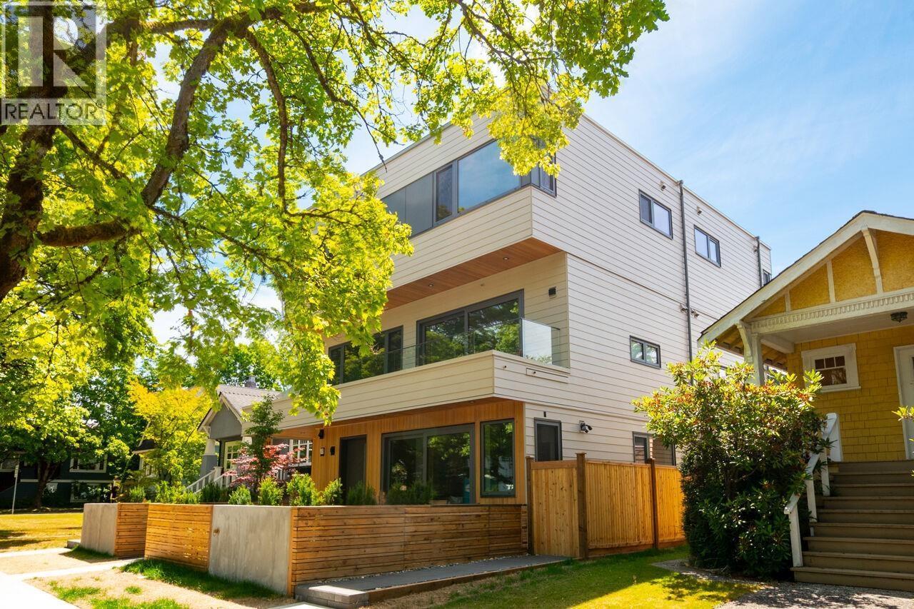 3 3120 W 11TH Avenue, Vancouver