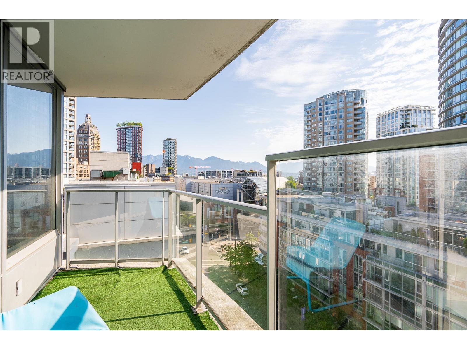 1002 689 Abbott Street, Vancouver