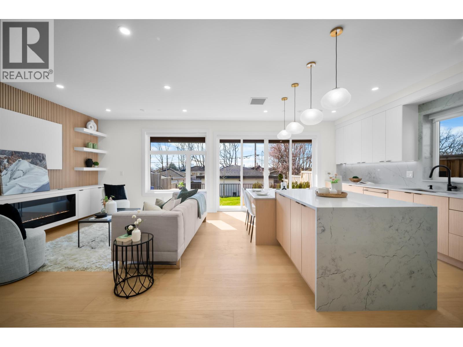 2 3576 E Pender Street, Vancouver