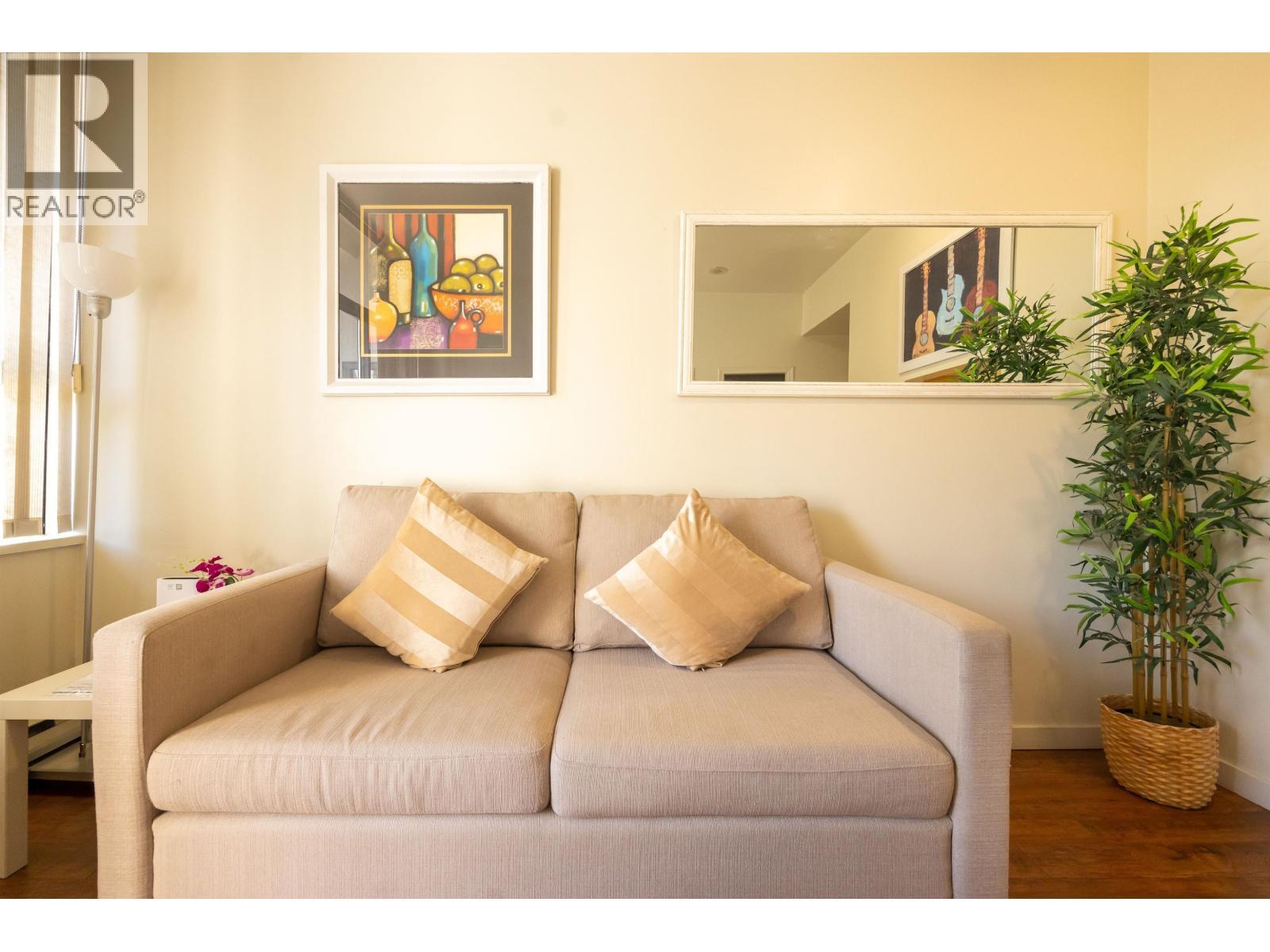 502 1010 Howe Street, Vancouver