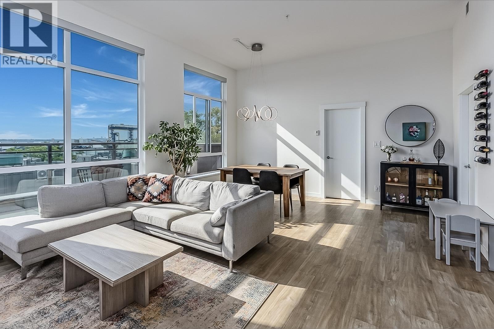 403 615 E 3RD Street, North Vancouver