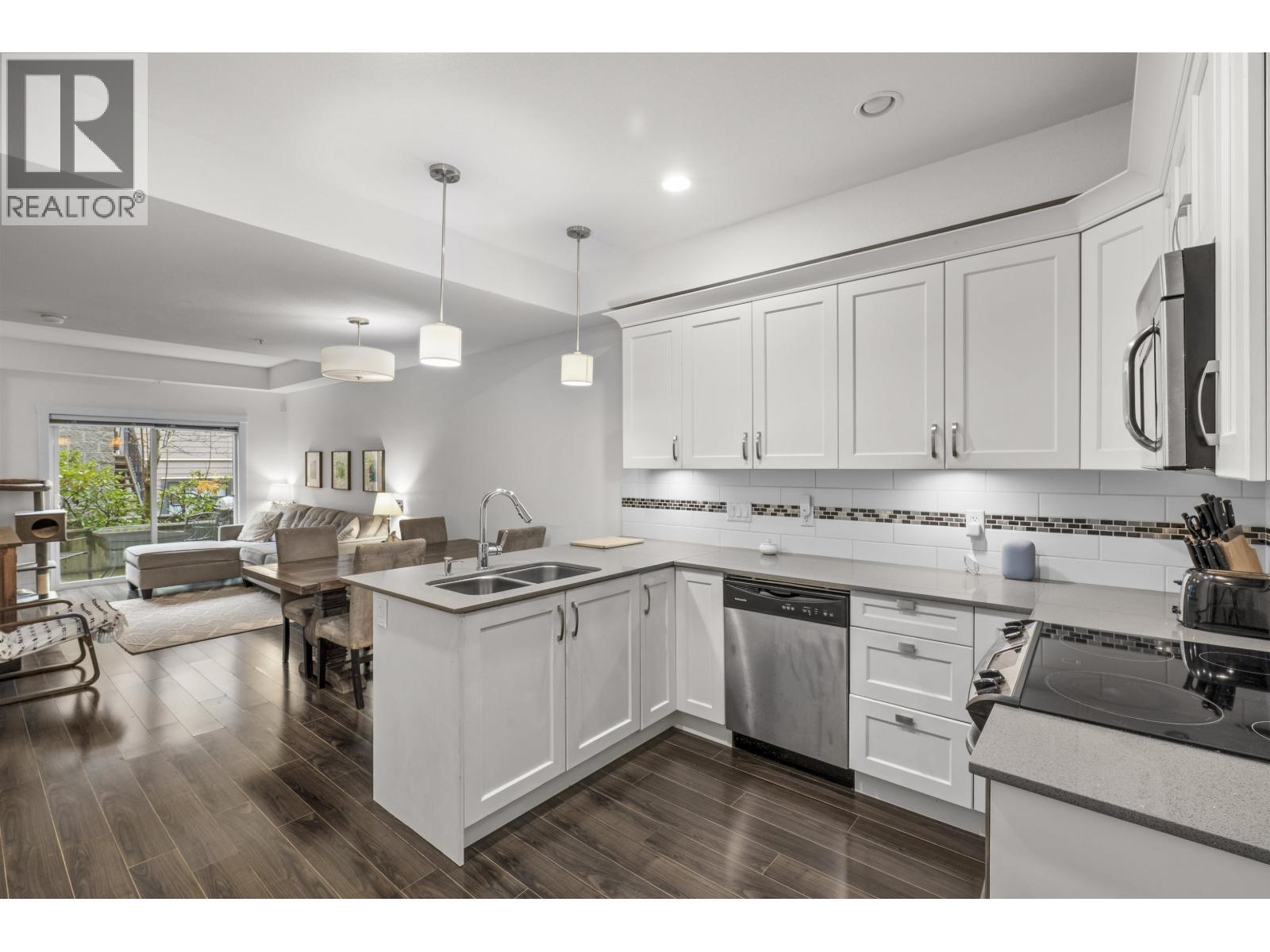 115 828 Royal Avenue, New Westminster