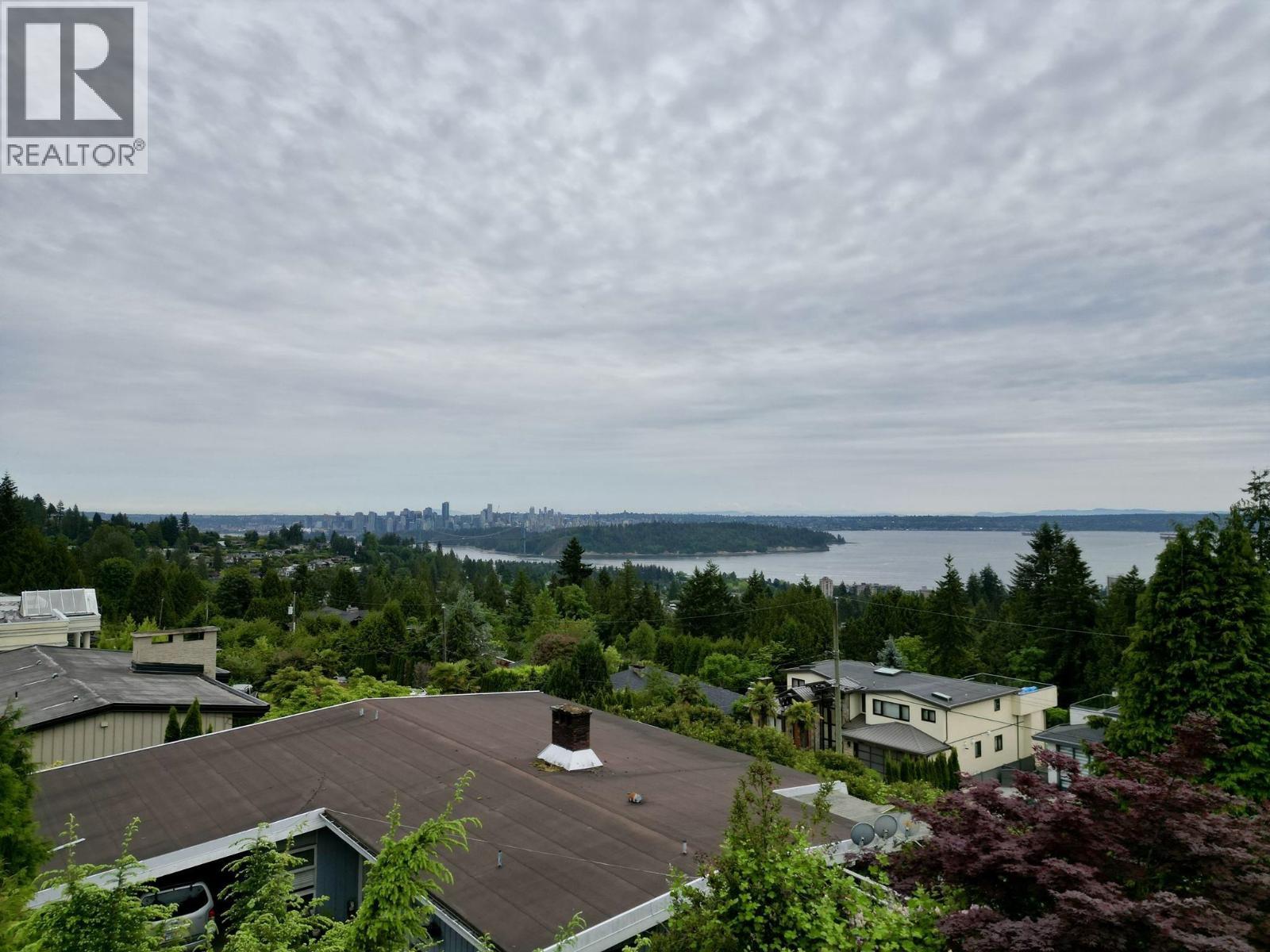 1230 Queens Avenue, West Vancouver