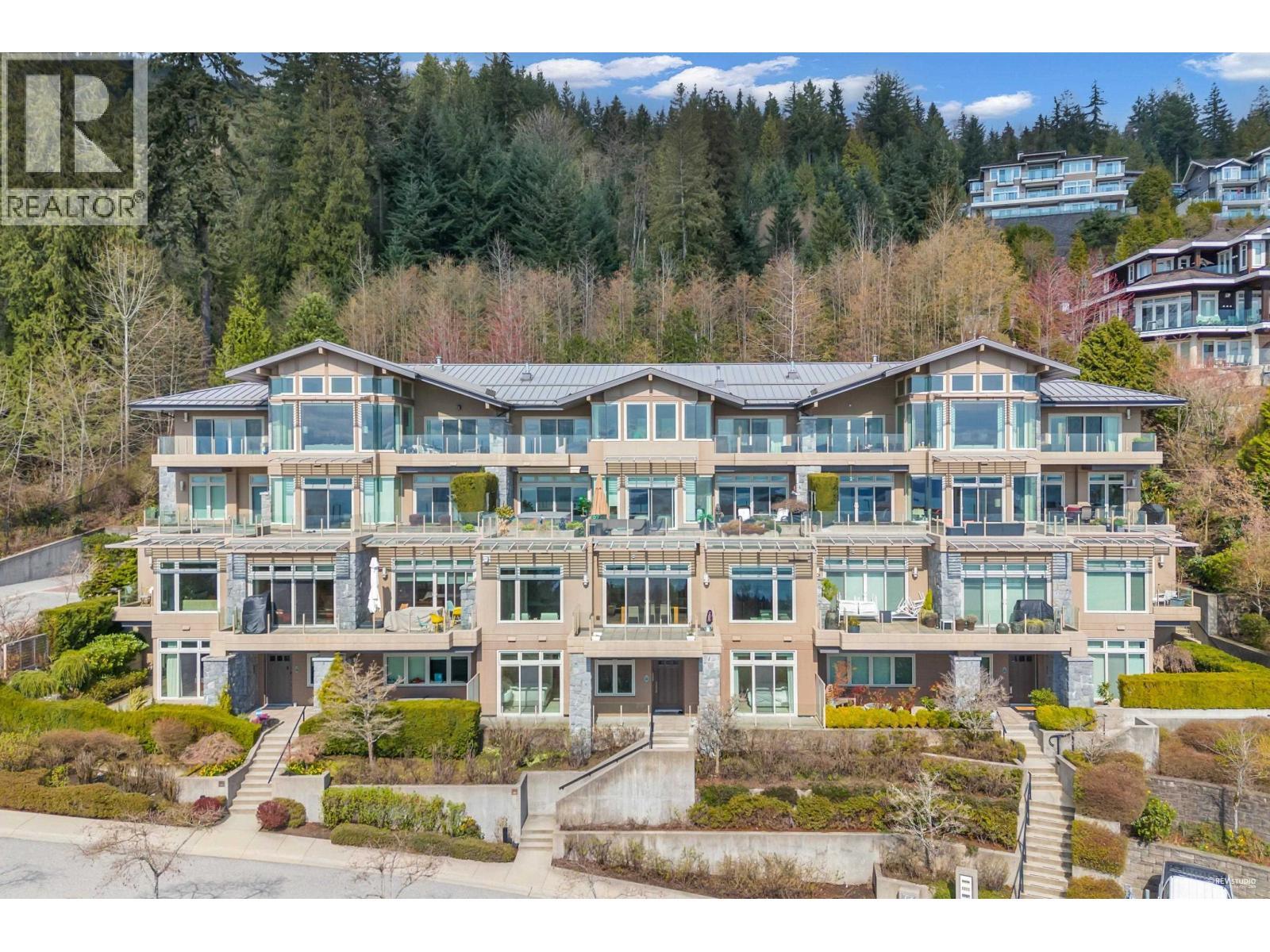 102 2575 Garden Court, West Vancouver